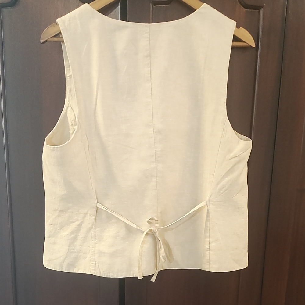 GAP Cream Sleeveless Button-Up Blouse - Picture 2 of 4